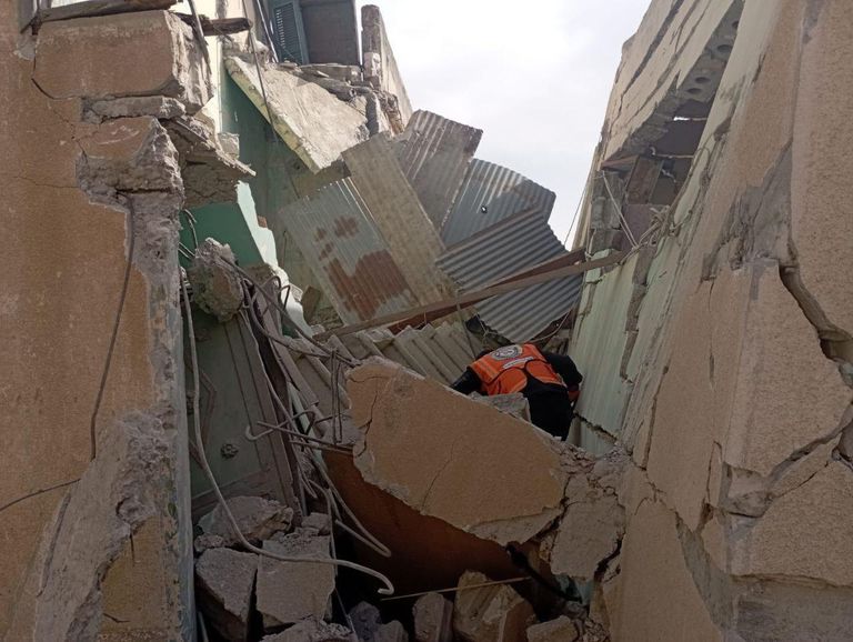 منزل أحمد أبو دقة بعد قصفه