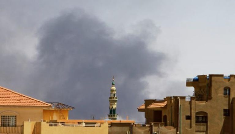 دخان متصاعد في سماء الخرطوم جراء الاشتباكات