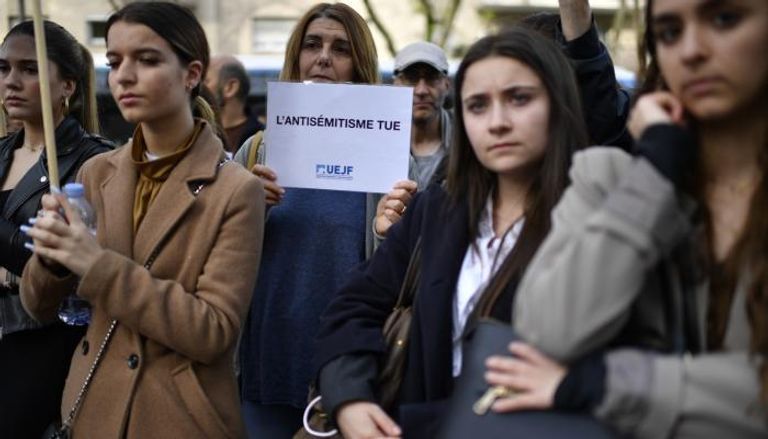  من داخل الكنيس اليهودي بجربة