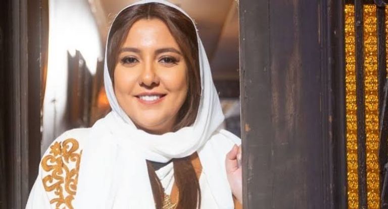 الفنانة مي كساب