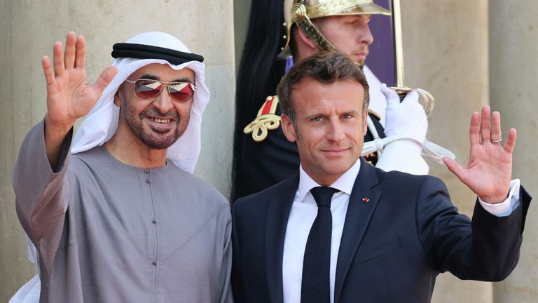 الشيخ محمد بن زايد آل نهيان مع الرئيس الفرنسي ماكرون الشيخ محمد بن زايد آل نهيان مع الرئيس الفرنسي ماكرون