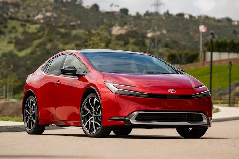 Toyota Prius شيفروليه Bolt EV