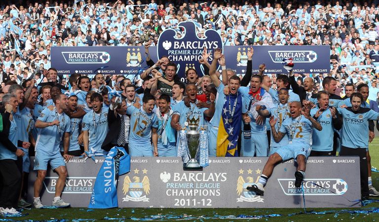 مانشستر سيتي بطل إنجلترا 2012 مانشستر سيتي ومانشستر يونايتد في موسم 2011-2012