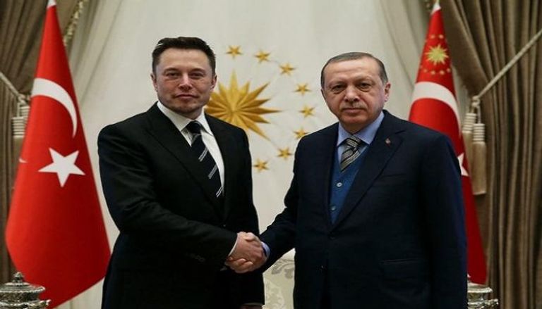 الرئيس التركي أردوغان مع إيلون ماسك