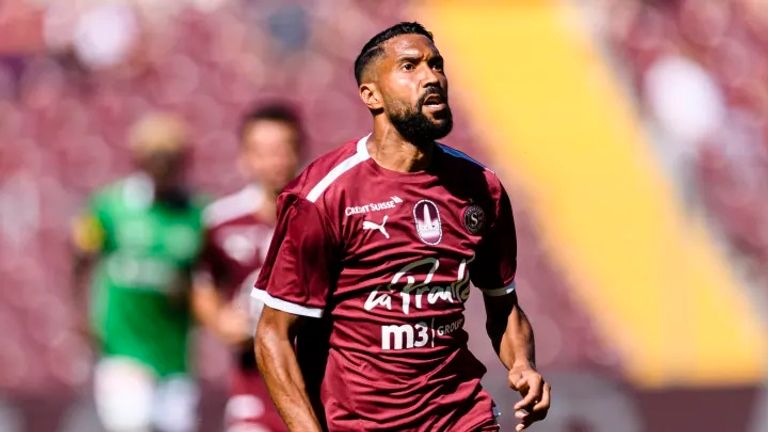 جايل كليشي نجم أرسنال ومانشستر سيتي السابق