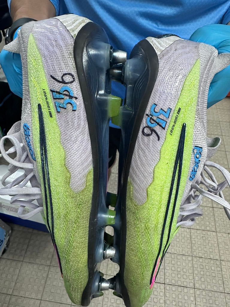 حذاء هالاند إرلينغ هالاند مهاجم مانشستر سيتي