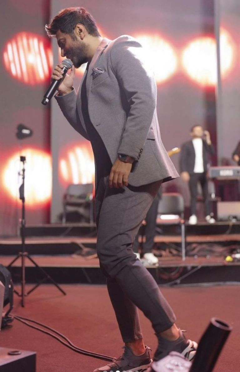 تامر حسني أثناء الحفل