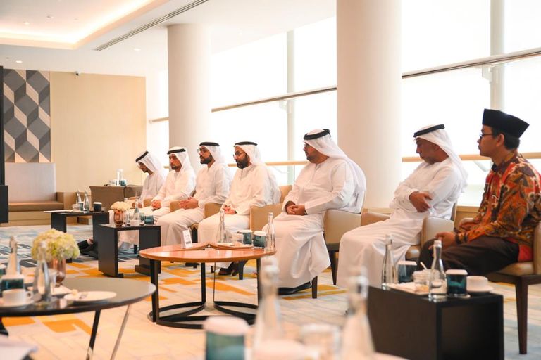 اجتماع المجلس التوجيهي بجامع الشيخ زايد بإندونيسيا