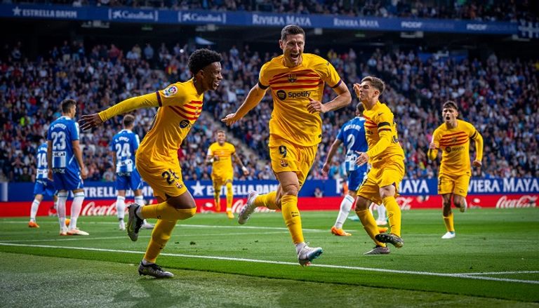 ليفاندوفسكي خلال مباراة برشلونة وإسبانيول في الدوري الإسباني ليفاندوفسكي وكريستيانو رونالدو - أرشيفية