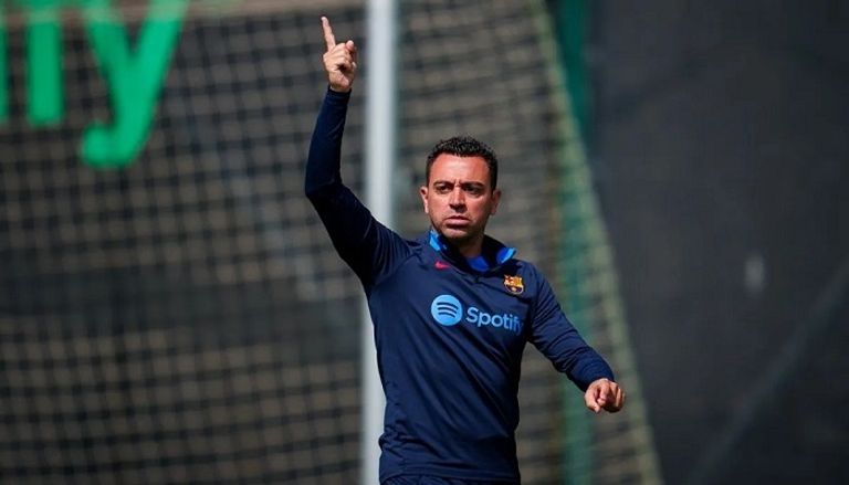 تشافي هيرنانديز مدرب برشلونة برشلونة بطل الدوري الإسباني 2022-2023