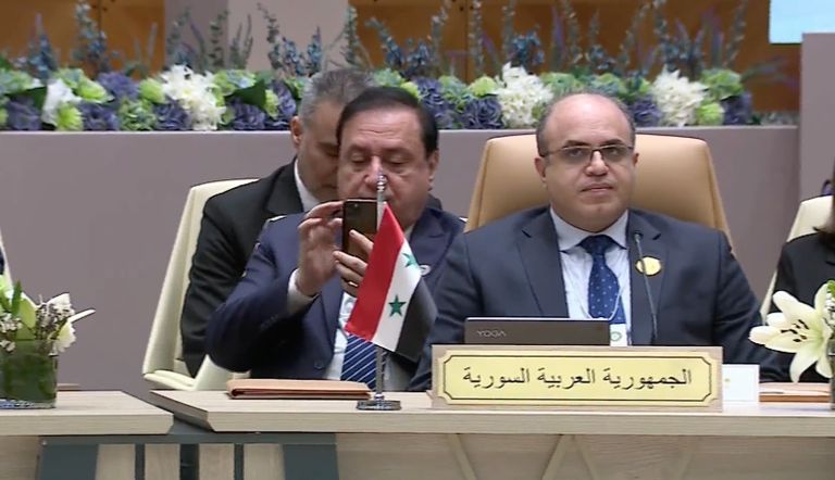 الوفد السوري خلال الاجتماع