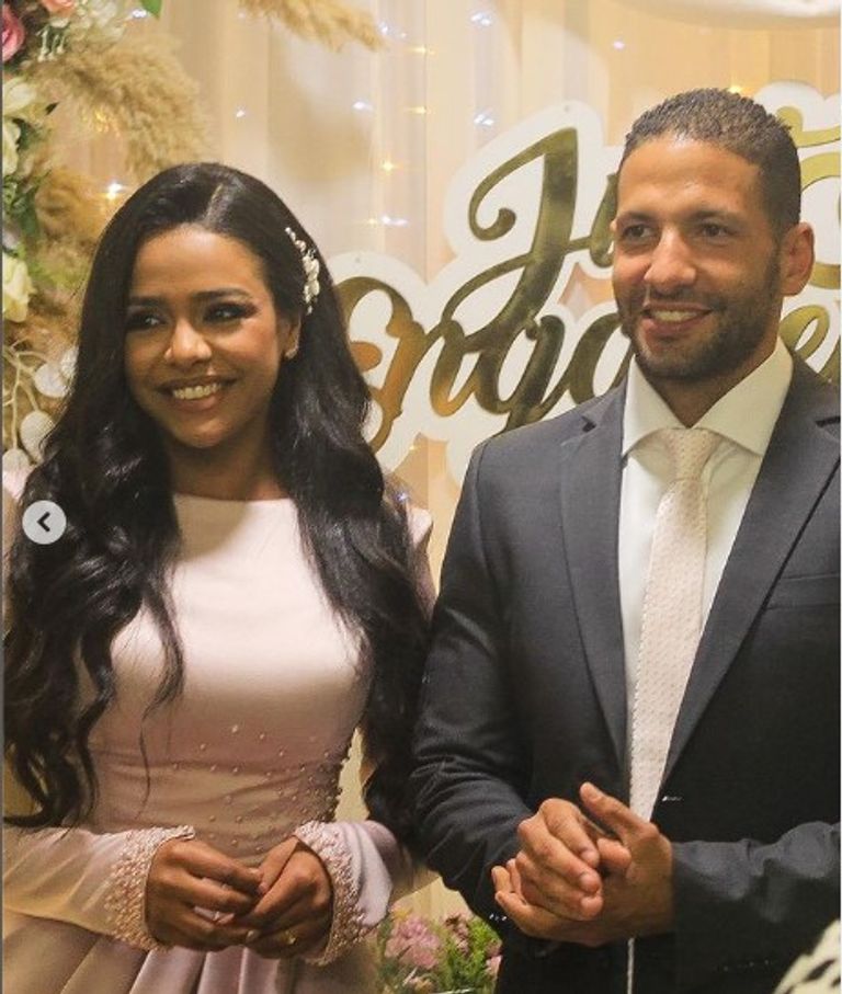 الفنانة المصرية أسماء أبواليزيد