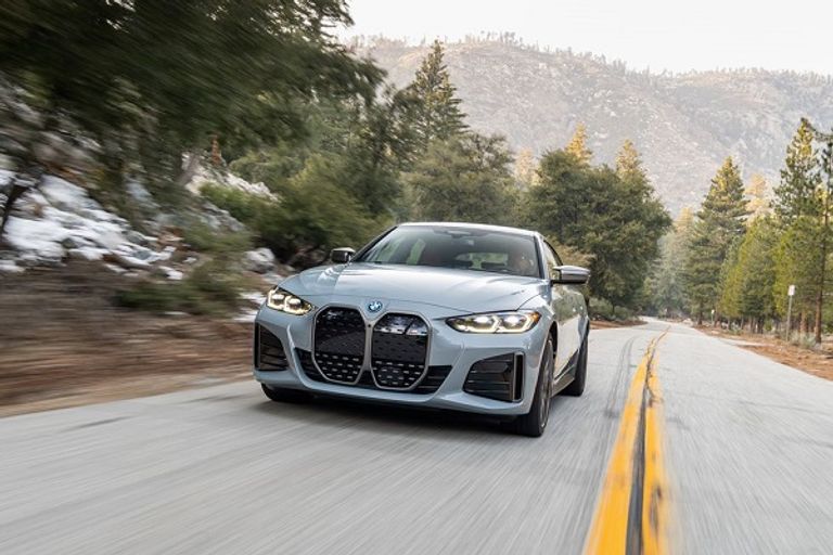 مواصفات BMW i4 السيارات الكهربائية 2023 في مصر