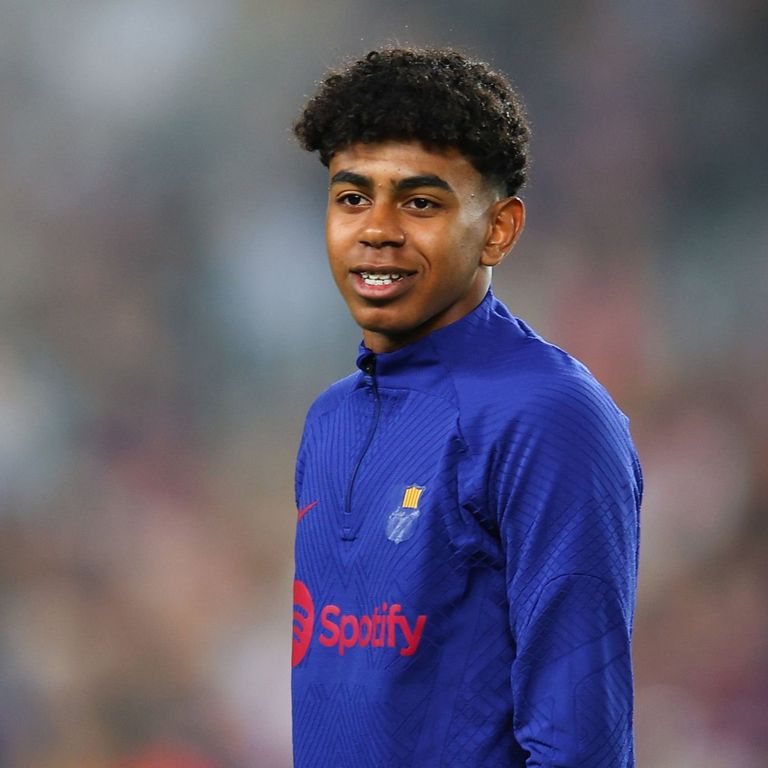 لامين يامال لامين يامال بقميص منتخب إسبانيا