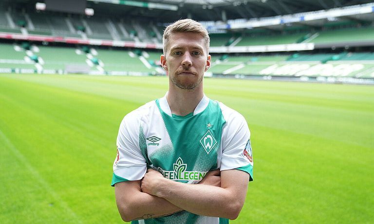 ميتشيل فايزر لاعب فيردر بريمن منتحب الجزائر