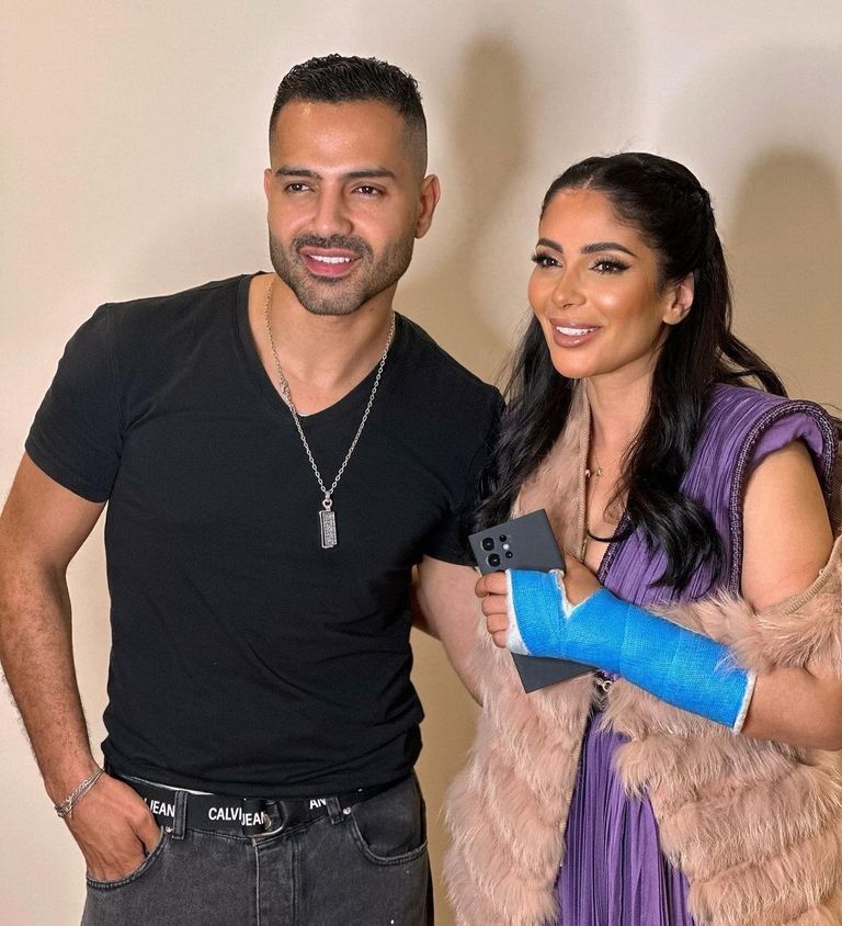 الفنانة منى زكي