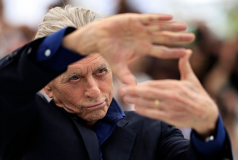 مايكل دوغلاس على السجادة الحمراء