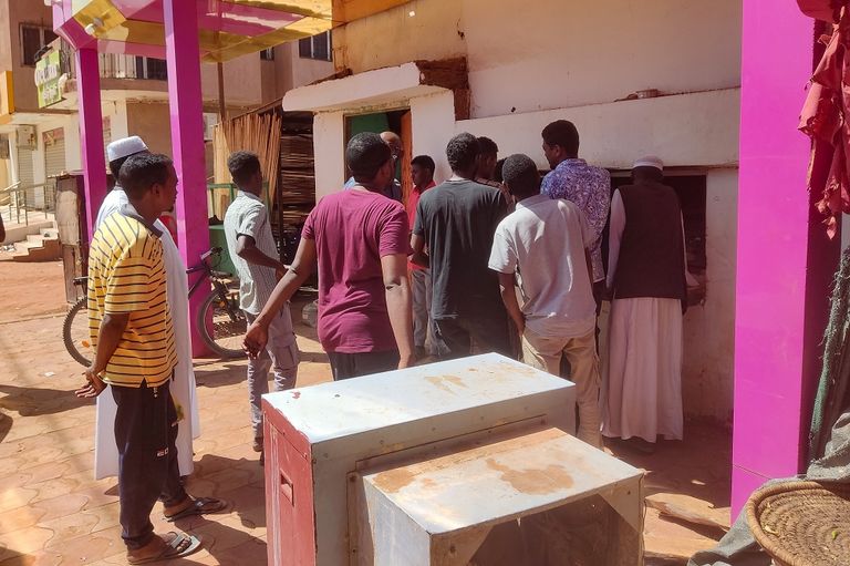 طابور للخبز في الخرطوم