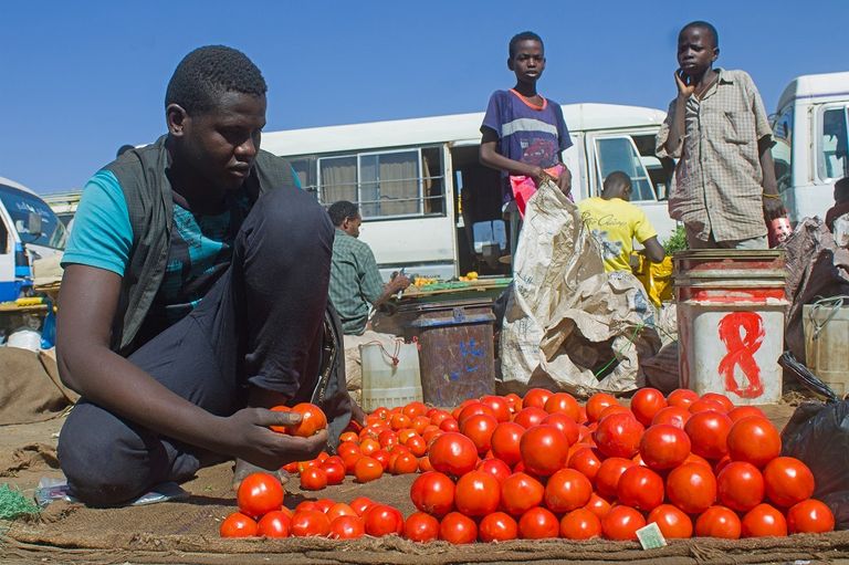 طابور للخبز في الخرطوم