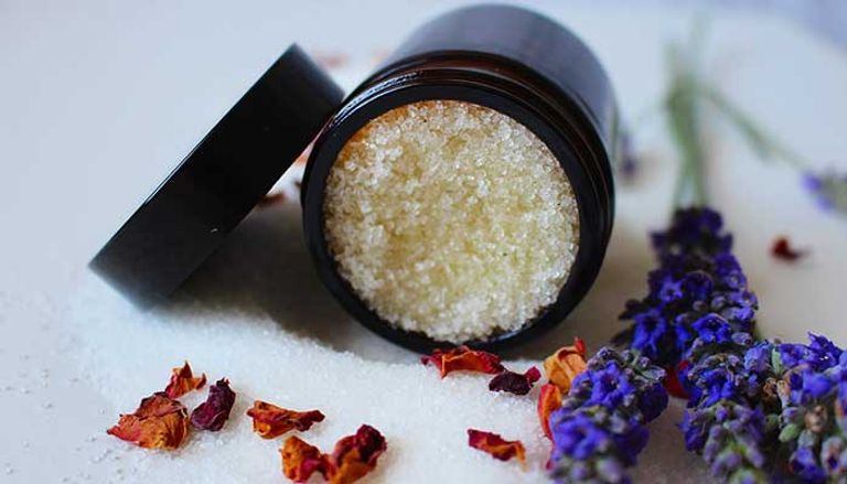 إزالة الرؤوس السوداء بالفازلين إزالة الرؤوس السوداء بالفازلين