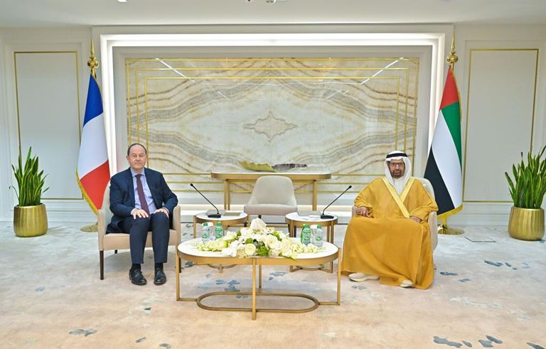 علي النعيمي خلال لقائه هوغ صوري