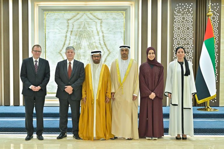 علي النعيمي خلال لقائه هوغ صوري