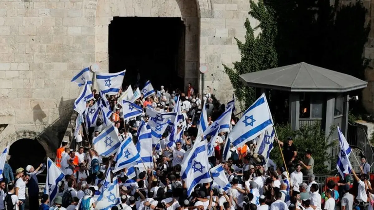 مسيرة الأعلام