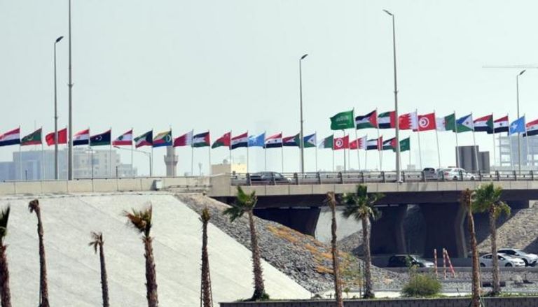 أعلام الدول العربية  ترفرف في مدينة جدة