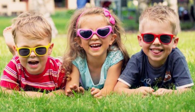 عيون الأطفال أكثر حساسية تجاه الأشعة فوق البنفسجية 