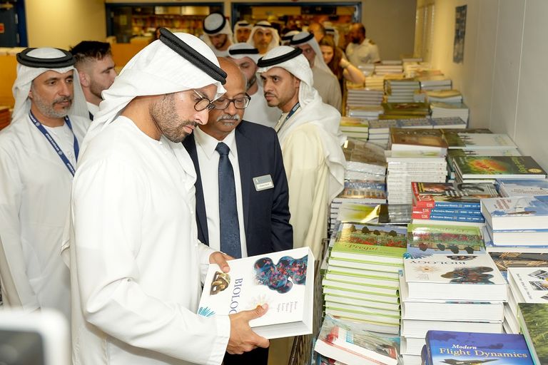 من افتتاح أكبر معرض عائم للكتاب في العالم