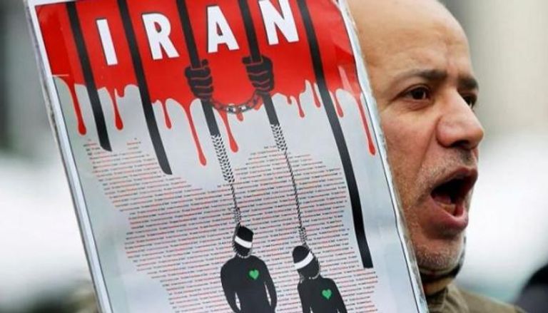 متظاهر إيراني يحتج على الإعدام ببروكسل - رويترز