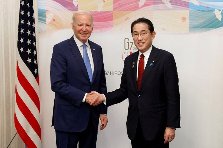 بايدن مع رئيس الوزراء الياباني على هامش قمة مجموعة السبع