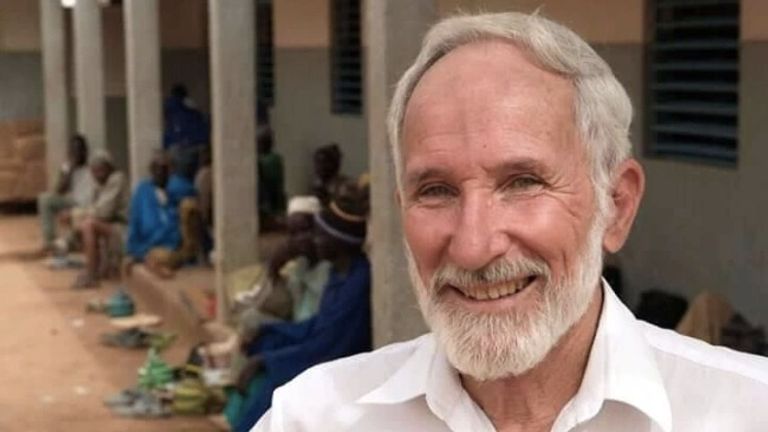 الطبيب الأسترالي كينيث إليوت