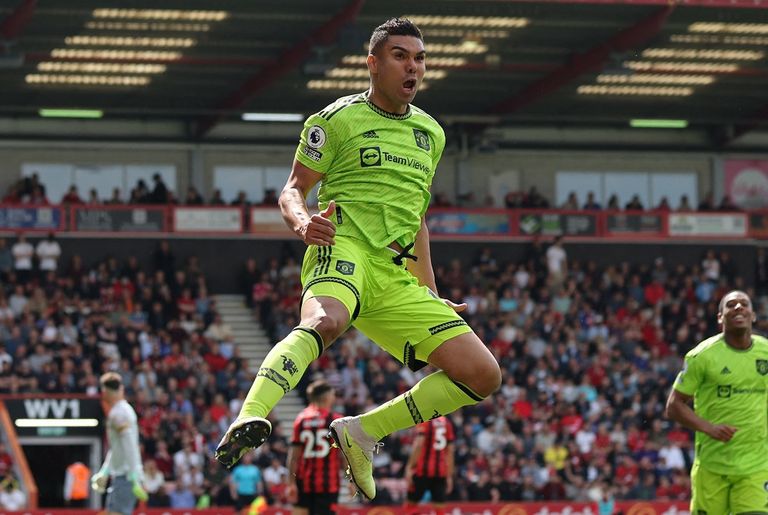 كاسيميرو لاعب وسط مانشستر يونايتد مانشستر يونايتد ضد نيوكاسل يونايتد