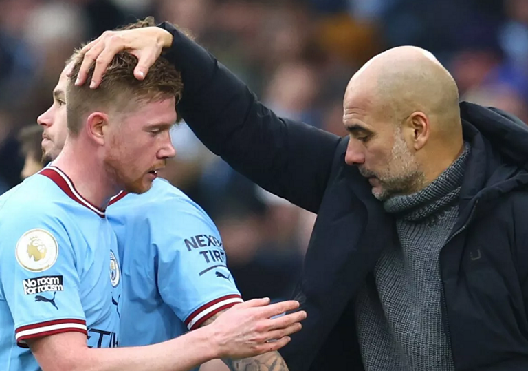 بيب غوارديولا وكيفن دي بروين بيب غوارديولا ورياض محرز