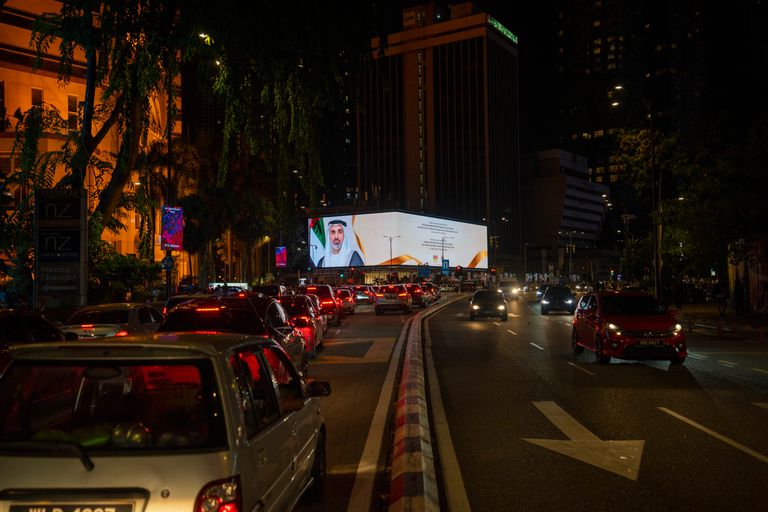 كوالالمبور تضيء برجي بتروناس التوأم بعلم دولة الإمارات