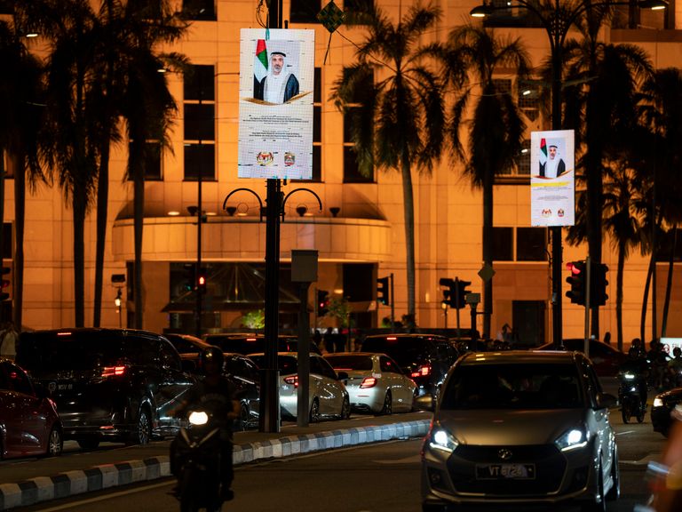 كوالالمبور تضيء برجي بتروناس التوأم بعلم دولة الإمارات