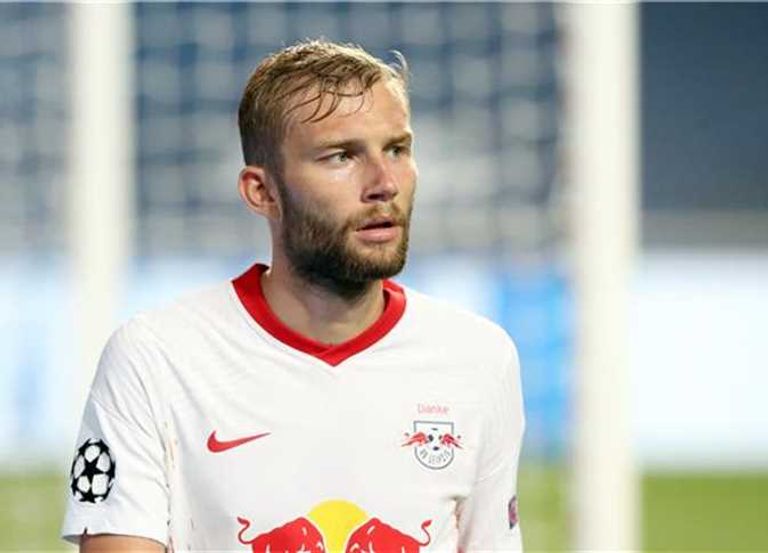 كونراد لايمر لاعب وسط لايبزيغ جوشوا كيميتش لاعب وسط بايرن ميونخ