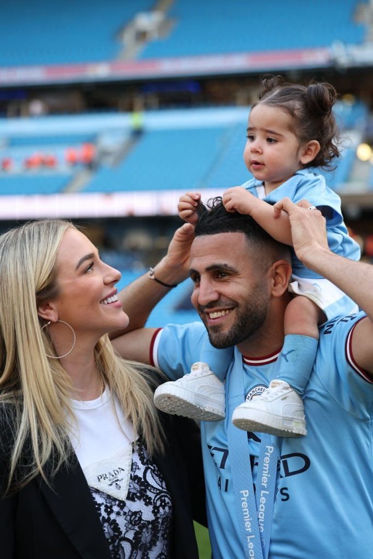 رياض محرز نجم مانشستر سيتي وعائلته