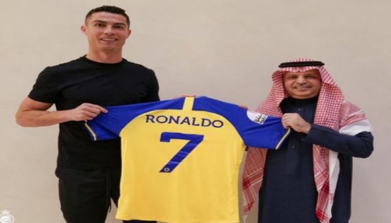 كريستيانو رونالدو مع مسلي آل معمر رئيس نادي النصر 