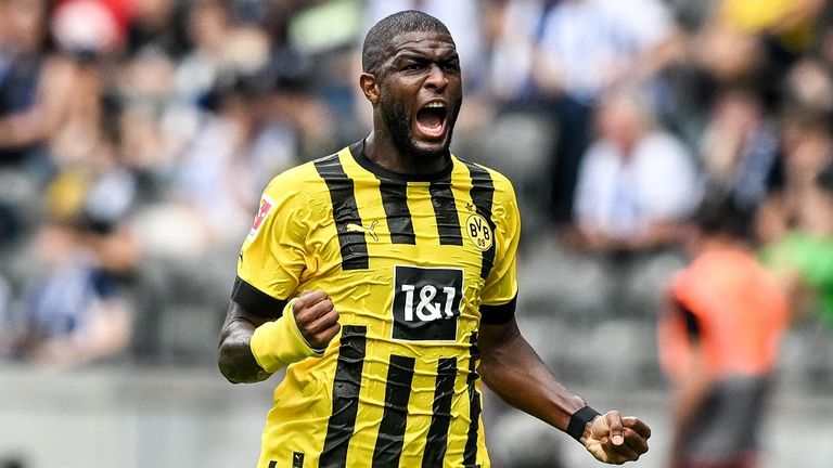 أنطوني موديست مهاجم بروسيا دورتموند كريستوفر نكونو مهاجم لايبزيغ