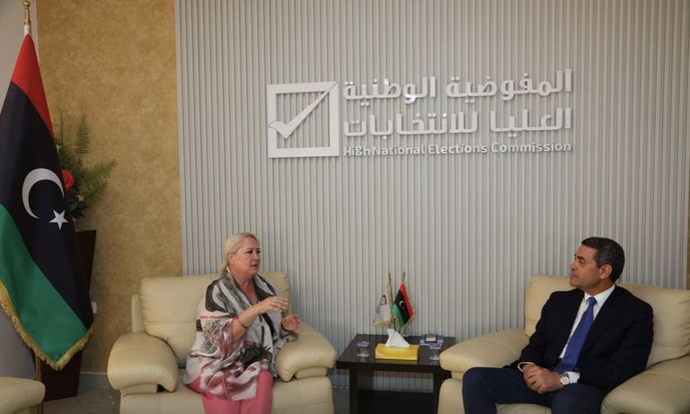 موسى الكوني والسفيرة إيزابيل سافرد