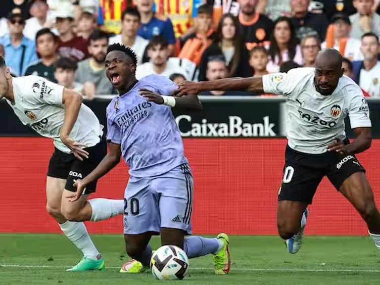 فيني جونيور ضد فالنسيا