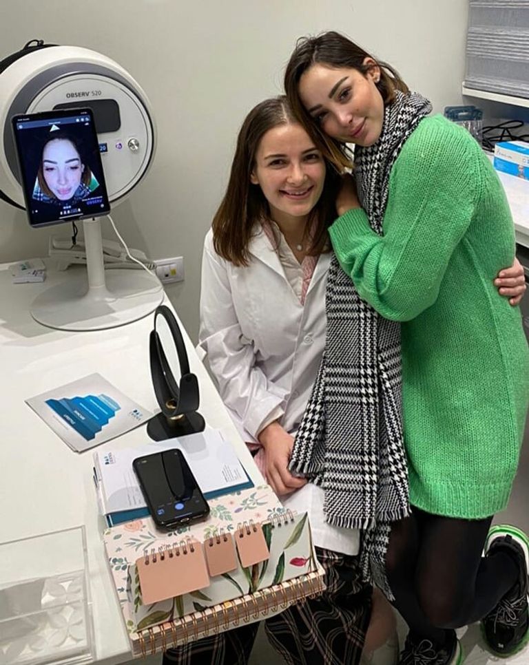 بسمة بوسيل وشام الذهبي من داخل عيادة الأخيرة