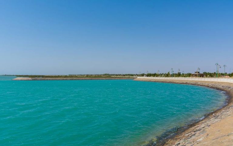 شاطئ ينبع أحد أفضل أماكن السياحة في السعودية