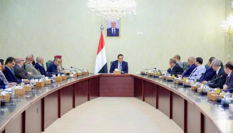 جانب من اجتماع مجلس الوزراء اليمني لمناقشة تقرير الإيرادات العامة