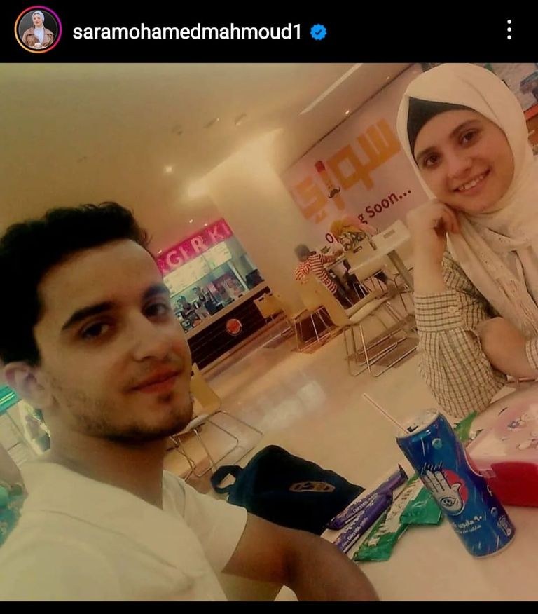 البلوغر سارة محمد وخطيبها