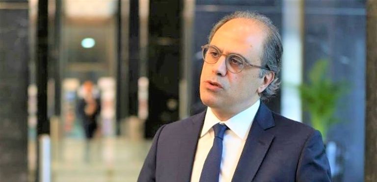 جهاد أزعور لبنانيون يتظاهرون في ساحة رياض الصلح ببيروت - رويترز