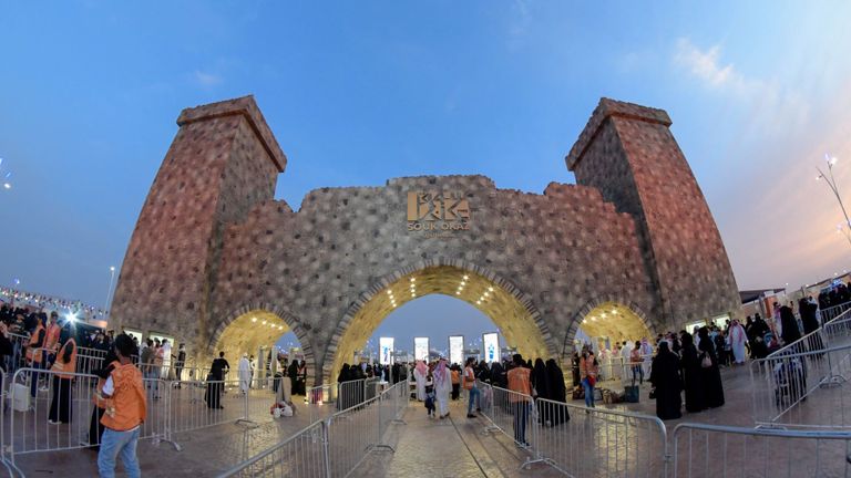 سوق عكاظ بالطائف أحد أفضل أماكن التسوق في السعودية