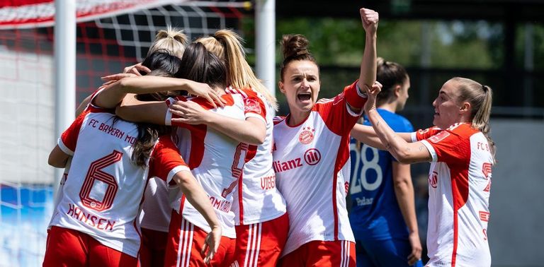 فريق بايرن ميونخ للسيدات بطل الدوري الألماني الدوري الألماني للسيدات